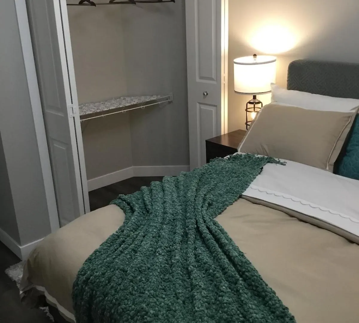 Almost Heaven - Cozy 2Bdrm Guest Suite Near Spruce Meadows Sw YYC 0*,  Canada